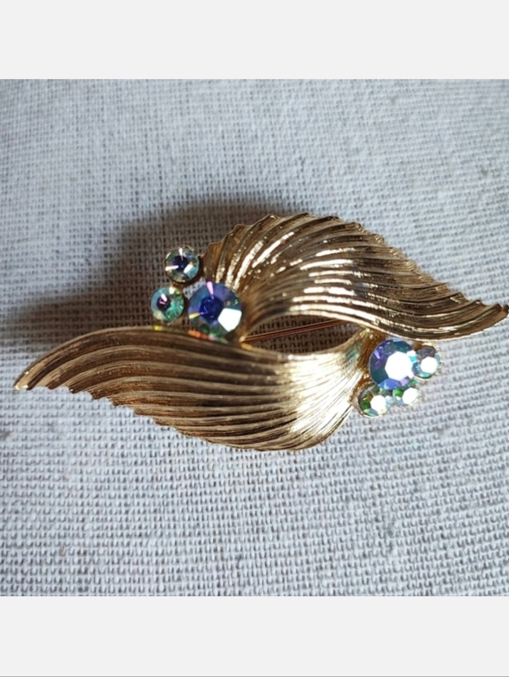 Vintage Light Blue Clear Aurora Borealis Gold Tone Rhodium Unsigned Brooch 1950s